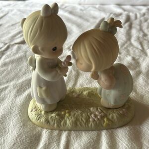 Precious moments, good friends are forever statue